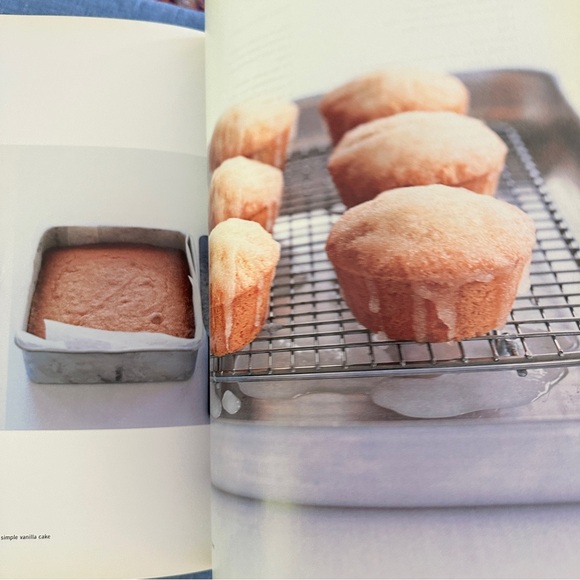 “Off the shelf” cookbook by Donna Hay. Softcover, fast and fabulous recipes - Picture 4 of 9